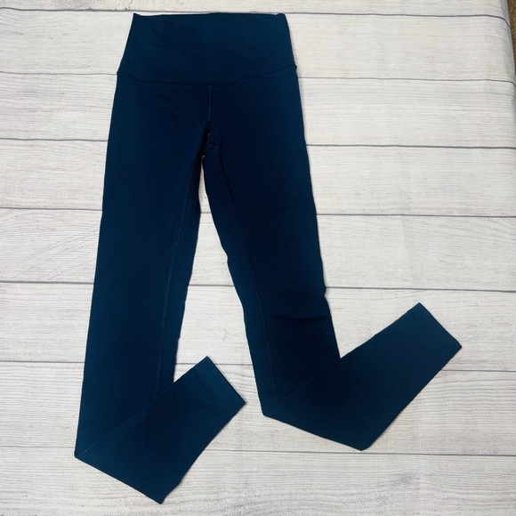 Lululemon Women's 2 Navy Wunder Under Soft Stretch‎ Lightweight Workout Leggings - Picture 1 of 4